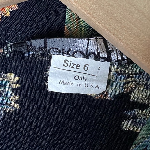 Vintage floral faux wrap top - Picture 4 of 7